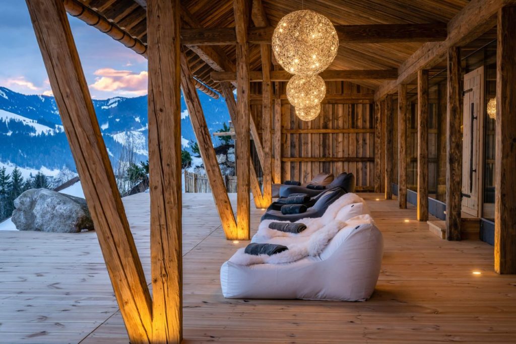 ruhe-terrasse-bergblick-winter-priesteregg-chalet-ski-luxus-priesteregg